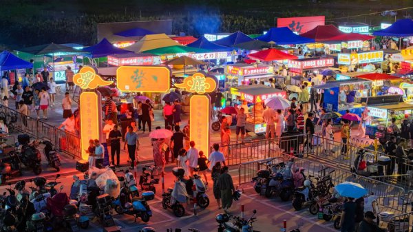 “网红”如何“长红”，北上海这个好意思食夜市试图找到最好谜底