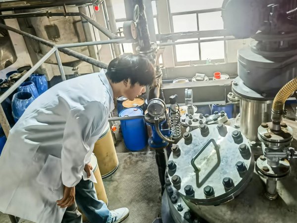 车间里的新收尾！一年拿下28项企业应用痛点，东华大学盘考生扎根产线
